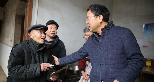 歲末年關(guān)送真情，扶貧慰問(wèn)暖人心！